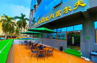 因?yàn)闊釔?ài)｜廣州體院學(xué)子深圳創(chuàng)業(yè)開高爾夫球館