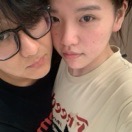 吳**
